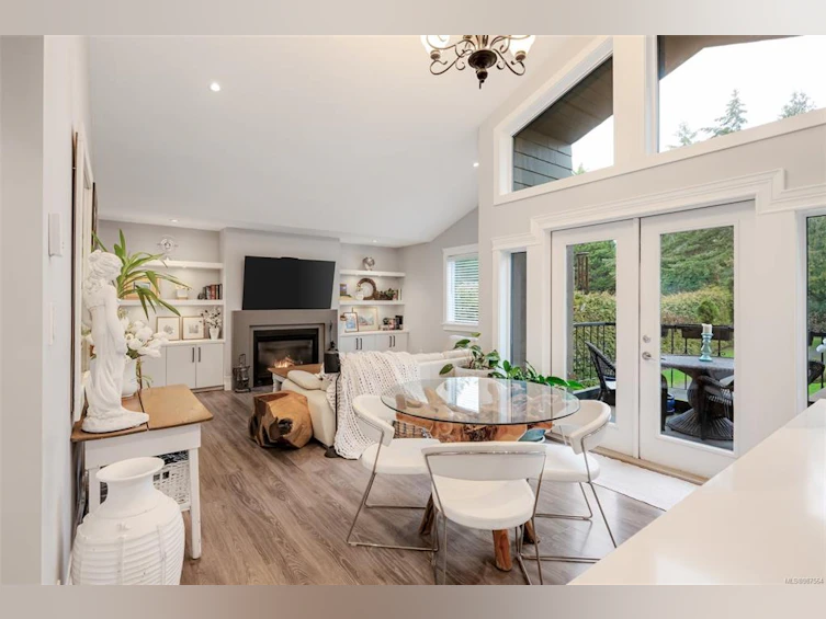 2625 E Macdonald Drive, Saanich, BC, V8N 1Y1 - 44