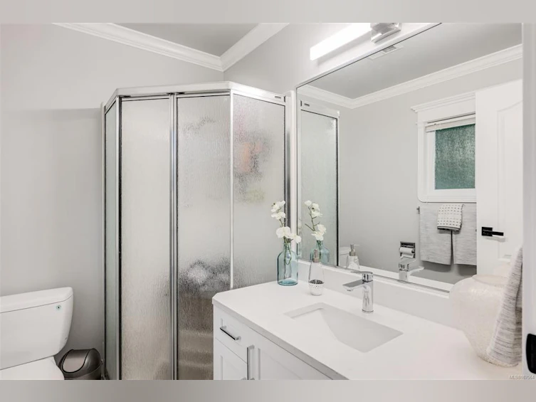 2625 E Macdonald Drive, Saanich, BC, V8N 1Y1 - 48