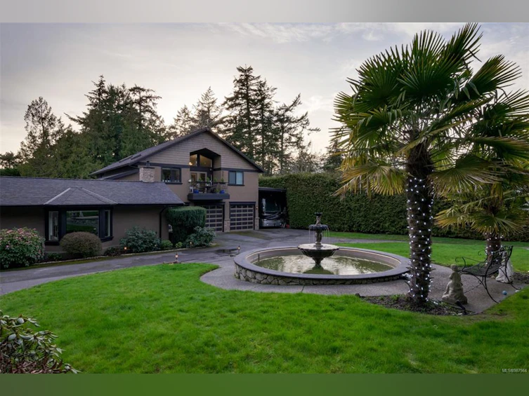 2625 E Macdonald Drive, Saanich, BC, V8N 1Y1 - 53