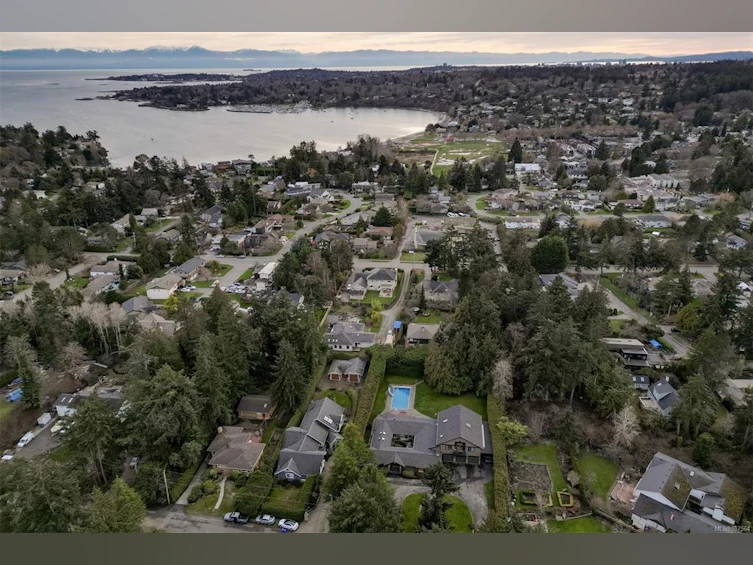 2625 E Macdonald Drive, Saanich, BC, V8N 1Y1 - 58