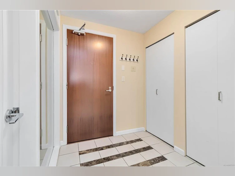 612-160 Wilson Street, Victoria, BC, V9A 7P9 - 5