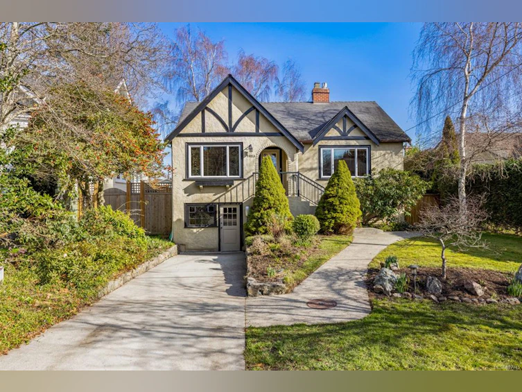1023 Falkland Road, Oak Bay, BC, V8X 2S9