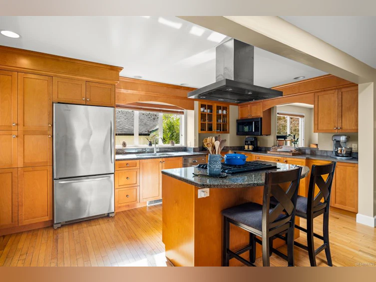 1023 Falkland Road, Oak Bay, BC, V8X 2S9 - 4