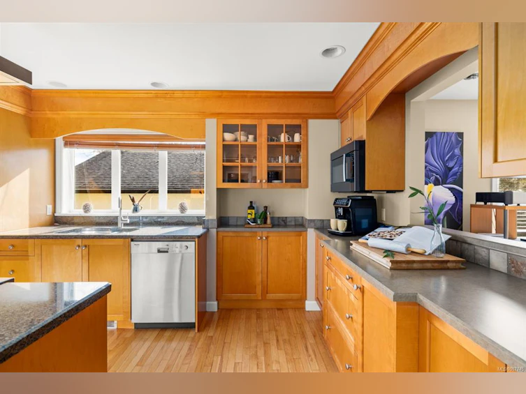 1023 Falkland Road, Oak Bay, BC, V8X 2S9 - 5