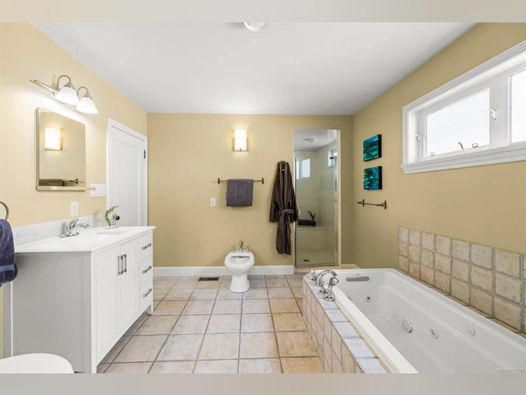 1023 Falkland Road, Oak Bay, BC, V8X 2S9 - 14