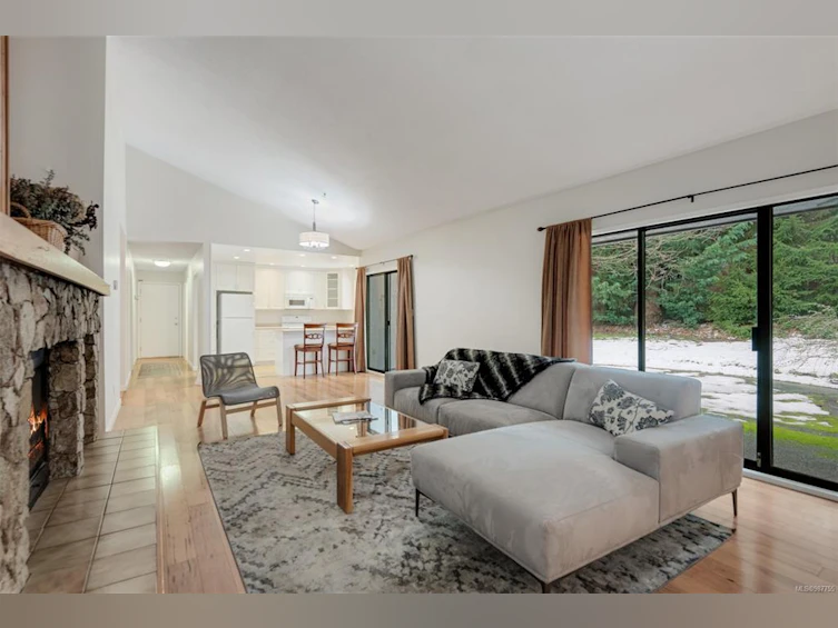 4312 Shelbourne Street, Saanich, BC, V8N 3G3 - 6