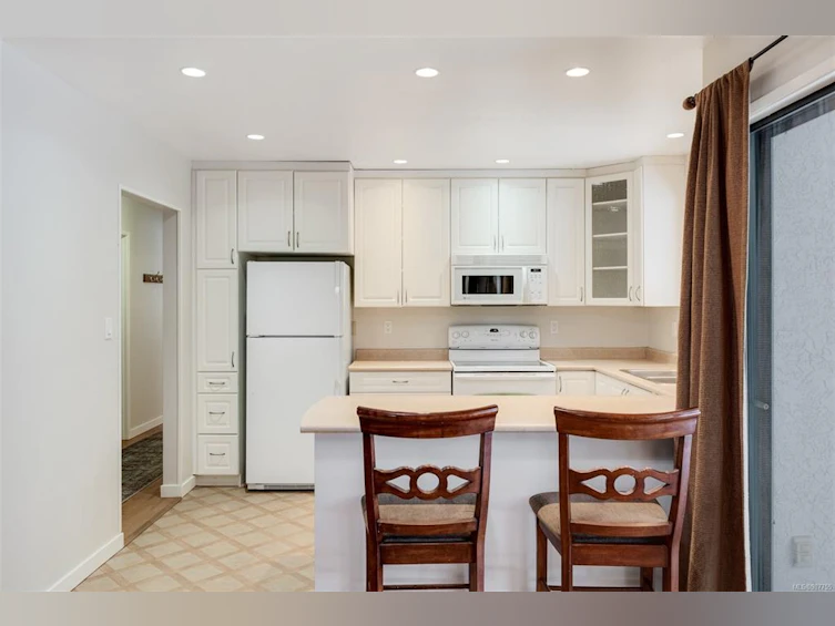 4312 Shelbourne Street, Saanich, BC, V8N 3G3 - 10