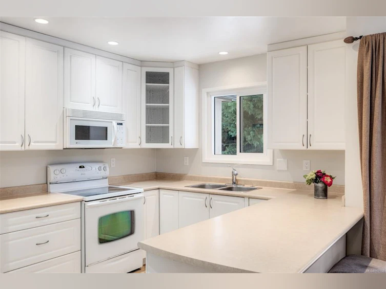 4312 Shelbourne Street, Saanich, BC, V8N 3G3 - 11