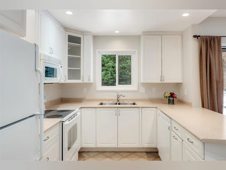 4312 Shelbourne Street, Saanich, BC, V8N 3G3 - 12