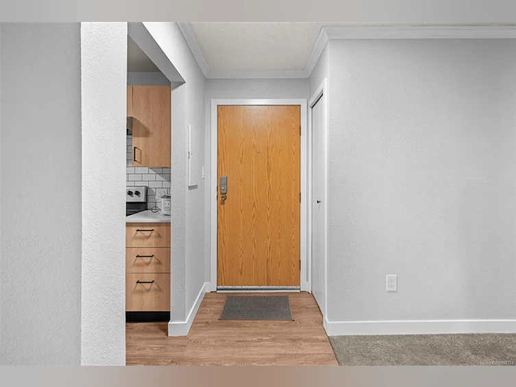 409-75 W Gorge Road, Saanich, BC, V9A 7A9 - 2