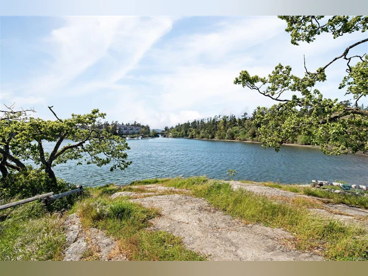 409-75 W Gorge Road, Saanich, BC, V9A 7A9 - 24