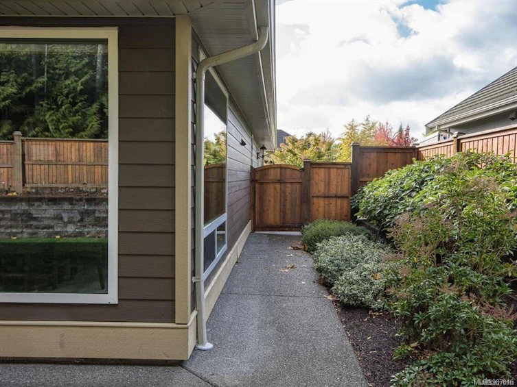 1037 Cantebury Place, Qualicum Beach, BC, V9K 0A1 - 8