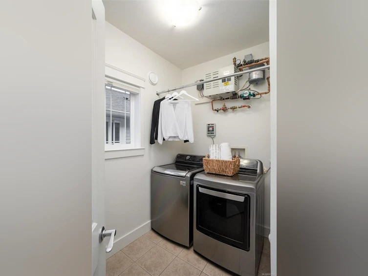 9622 Sixth Street, Sidney, BC, V8L 2W2 - 21
