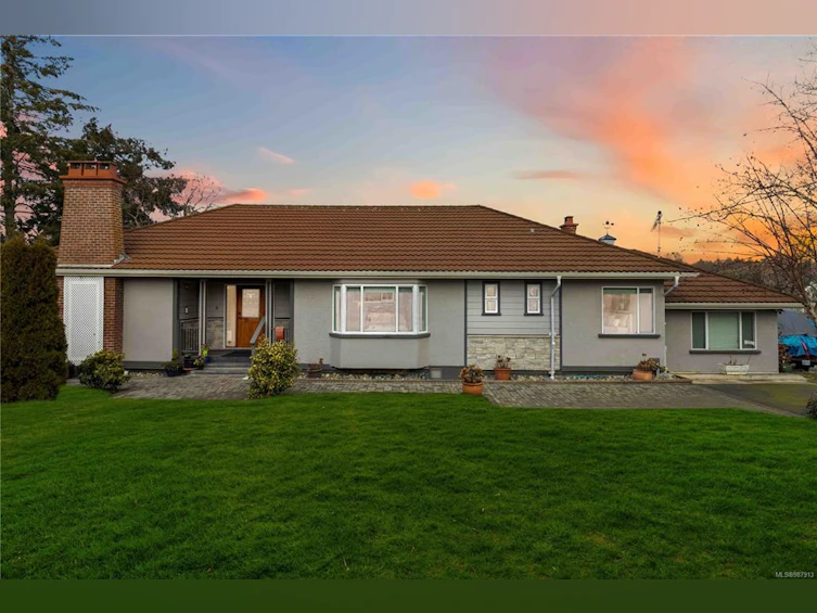 10 Phillion Place, Esquimalt, BC, V9A 4H9