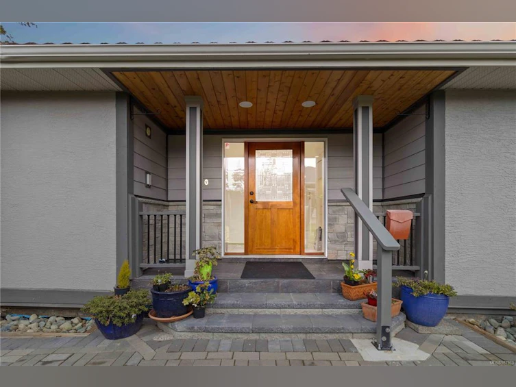 10 Phillion Place, Esquimalt, BC, V9A 4H9 - 2