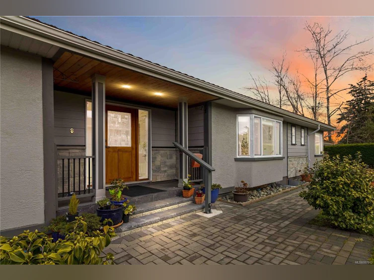 10 Phillion Place, Esquimalt, BC, V9A 4H9 - 3