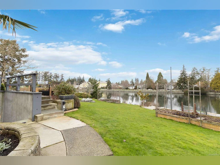 10 Phillion Place, Esquimalt, BC, V9A 4H9 - 48