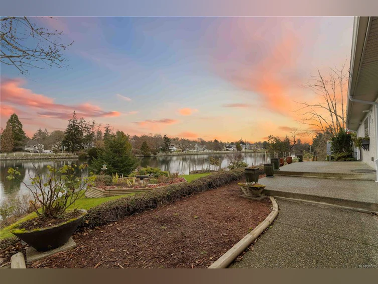 10 Phillion Place, Esquimalt, BC, V9A 4H9 - 53