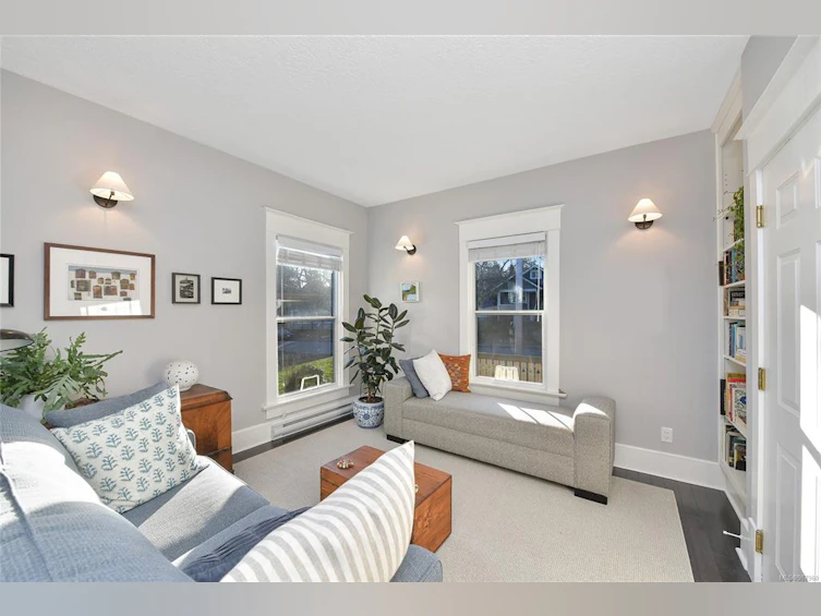 2715 Asquith Street, Victoria, BC, V8R 3Y6 - 2