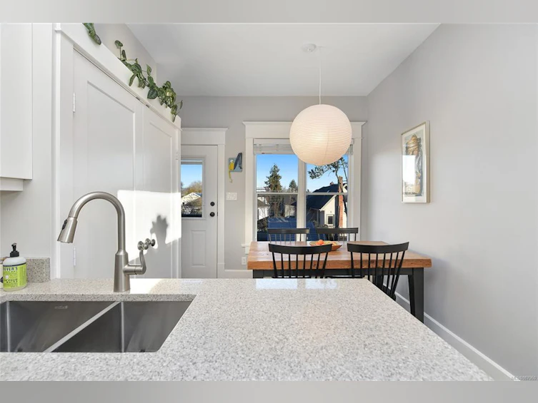 2715 Asquith Street, Victoria, BC, V8R 3Y6 - 13