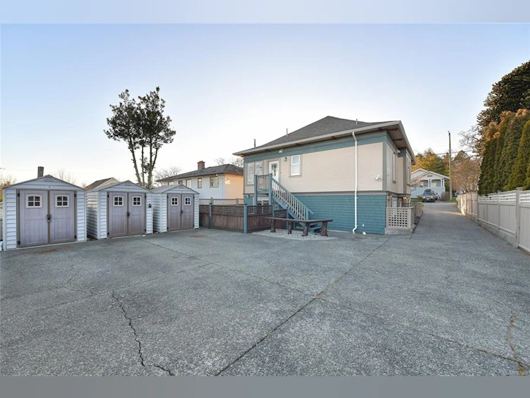 2715 Asquith Street, Victoria, BC, V8R 3Y6 - 32