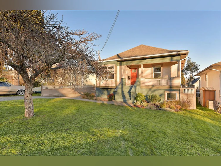 2715 Asquith Street, Victoria, BC, V8R 3Y6 - 34