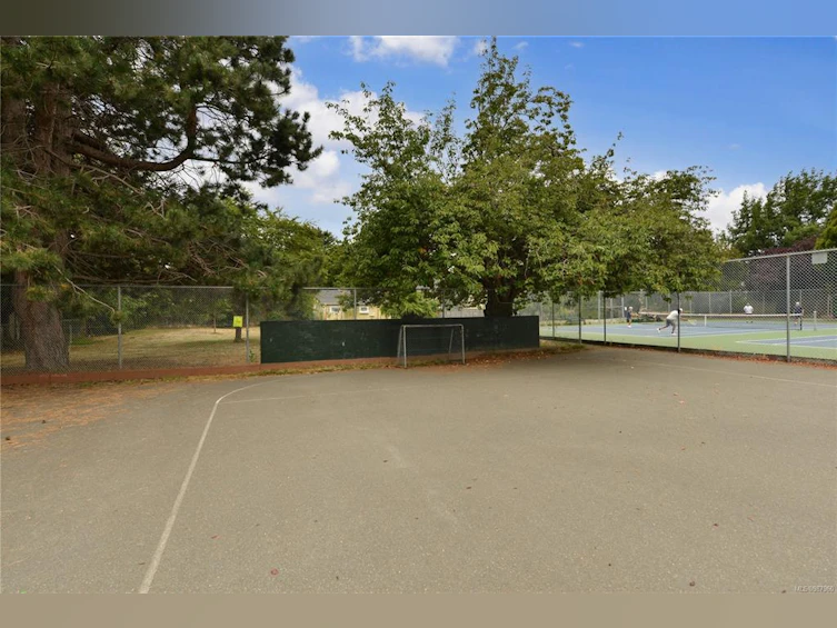 2715 Asquith Street, Victoria, BC, V8R 3Y6 - 38