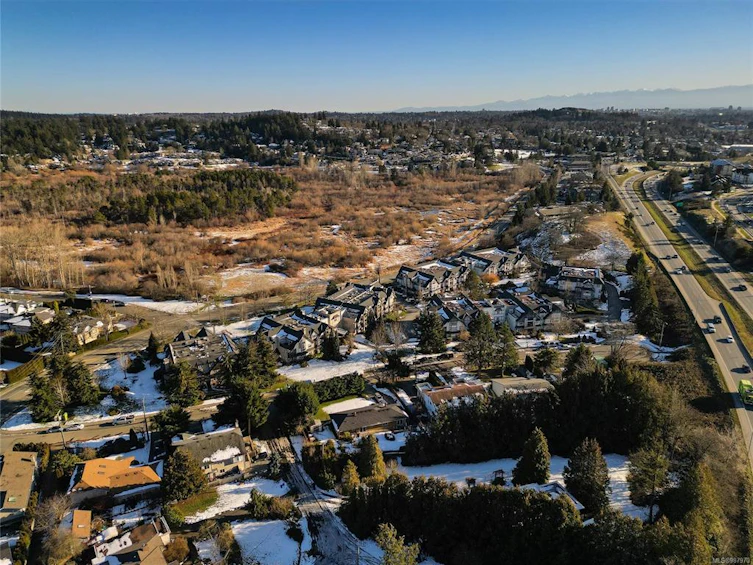 337-4490 Chatterton Way, Saanich, BC, V8X 5H7 - 46
