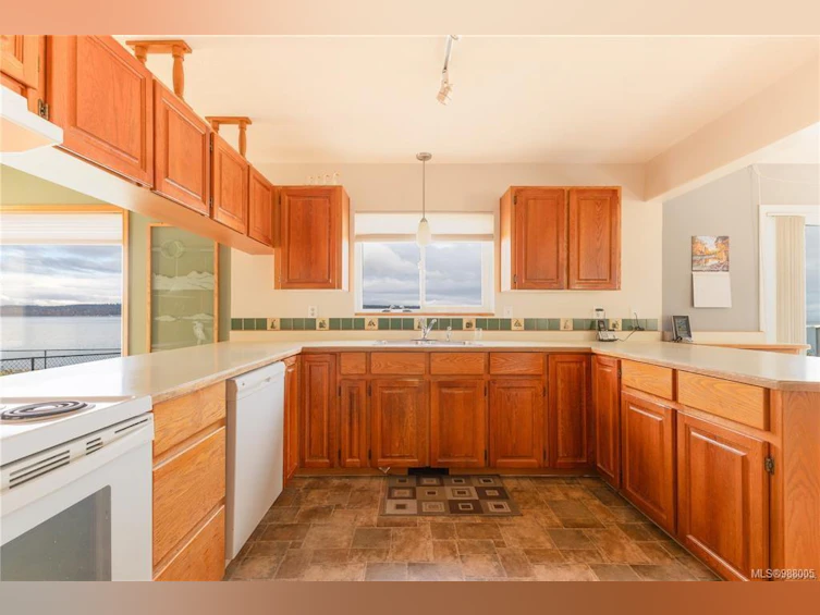 1081 S Island Highway, Campbell River, BC, V9W 1B4 - 6