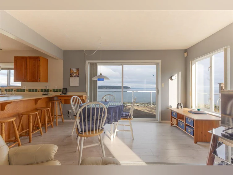 1081 S Island Highway, Campbell River, BC, V9W 1B4 - 9