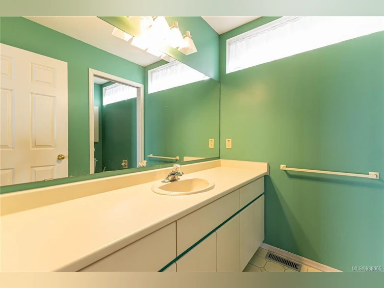 1081 S Island Highway, Campbell River, BC, V9W 1B4 - 18