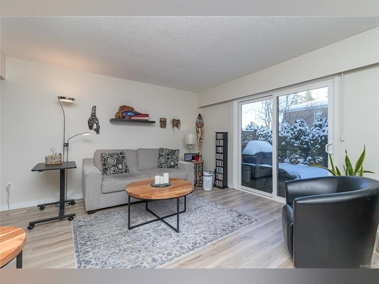 1-129 E Sixth Avenue, Qualicum Beach, BC, V9K 1R2 - 2