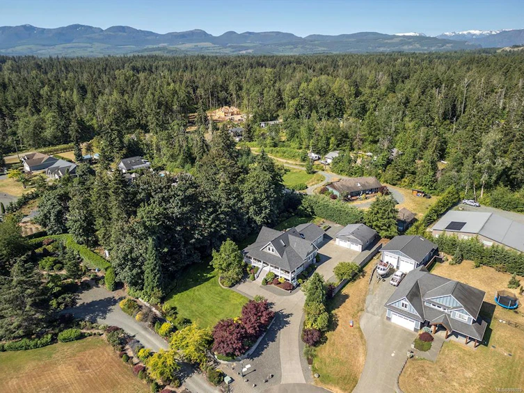 11 Little Bear Way, Courtenay, BC, V0R 2V0 - 2