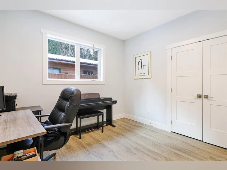383 Ships Point Road, Fanny Bay, BC, V0R 1W0 - 20