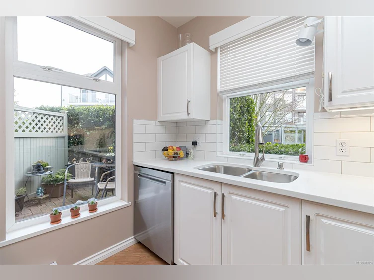 107-2250 James White Boulevard, Sidney, BC, V8L 1Z4 - 11