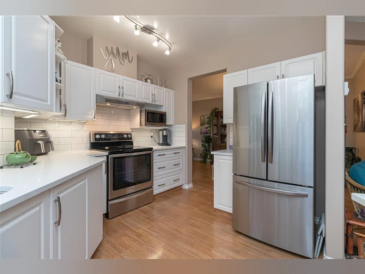 107-2250 James White Boulevard, Sidney, BC, V8L 1Z4 - 12