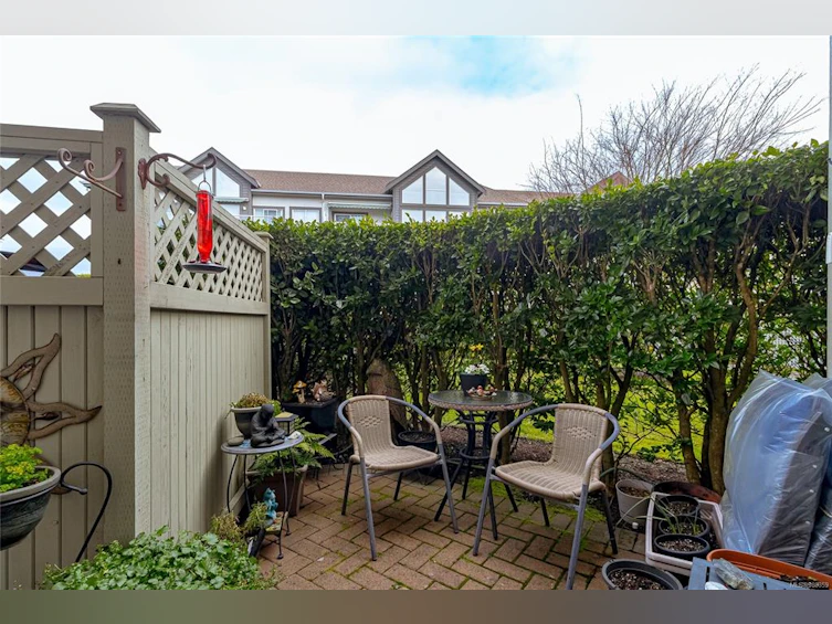 107-2250 James White Boulevard, Sidney, BC, V8L 1Z4 - 30