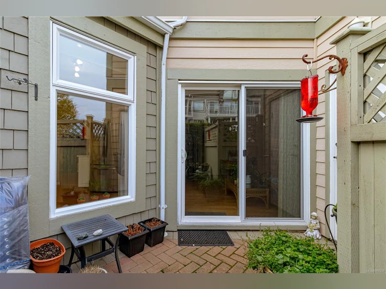 107-2250 James White Boulevard, Sidney, BC, V8L 1Z4 - 32