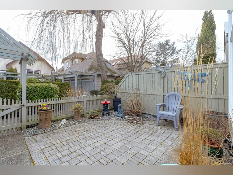 107-2250 James White Boulevard, Sidney, BC, V8L 1Z4 - 33