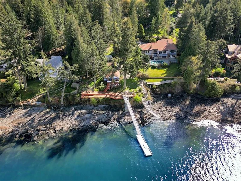 1032 Lands End Road, North Saanich BC V8L 5L3