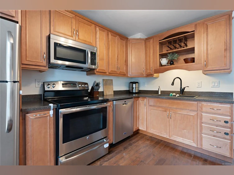 5-3993 Columbine Way, Saanich, BC, V8Z 6Z2 - 2