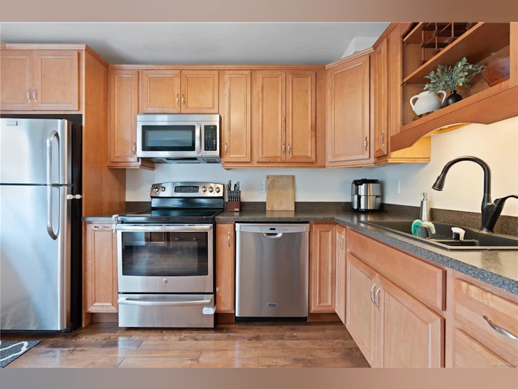 5-3993 Columbine Way, Saanich, BC, V8Z 6Z2 - 3