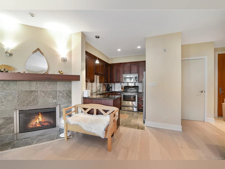 220-1325 Bear Mountain Pkwy, Langford, BC, V9B 6T8 - 3