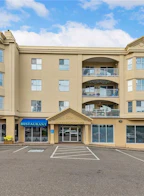 308 220 Island Highway W