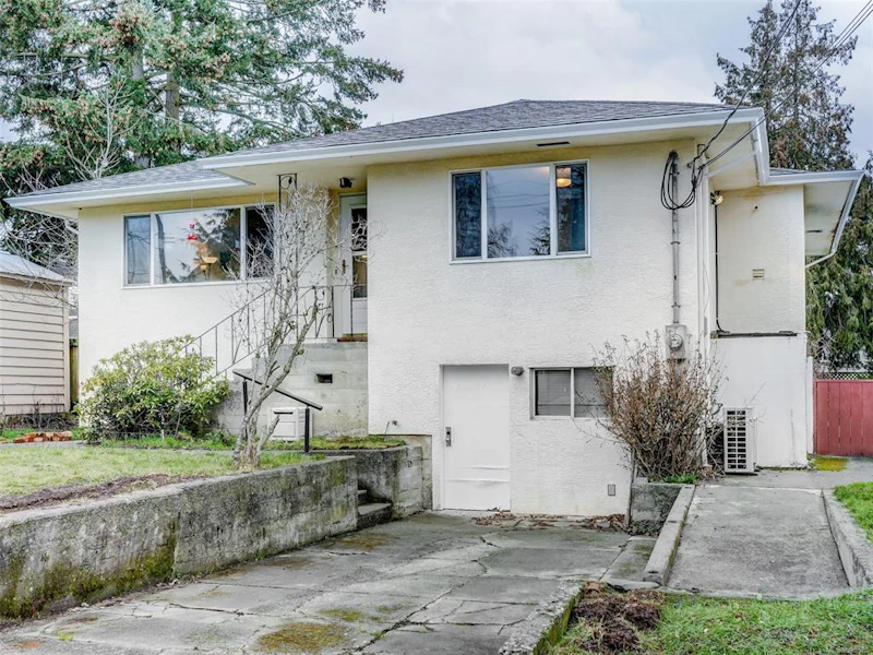 816 Walker Street, Victoria BC V9A 4C2