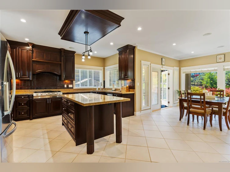 2032 Troon Court, Langford, BC, V9B 6R6 - 10