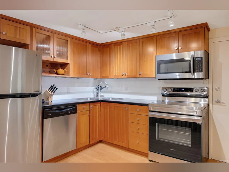 1330 Minto Street, Victoria, BC, V8S 1P4 - 71