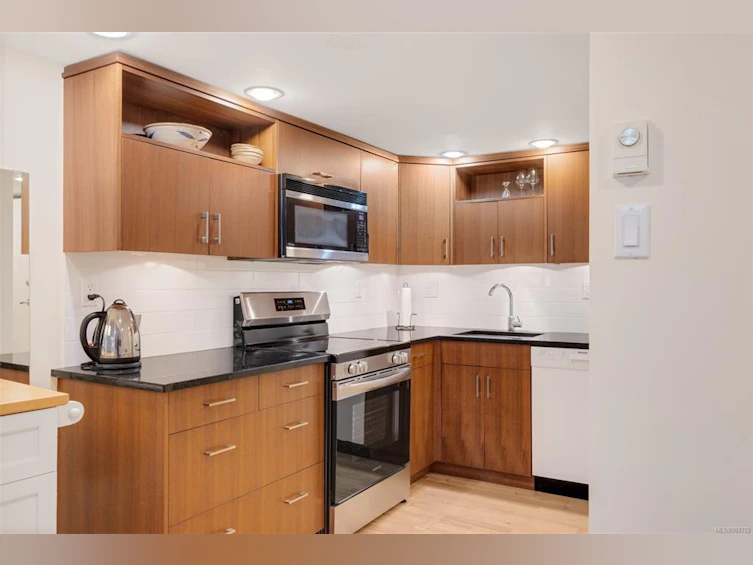 1330 Minto Street, Victoria, BC, V8S 1P4 - 79
