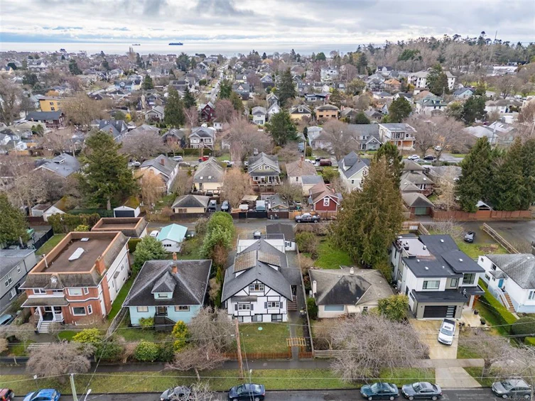 1151 Oxford Street, Victoria, BC, V8V 2V2 - 4