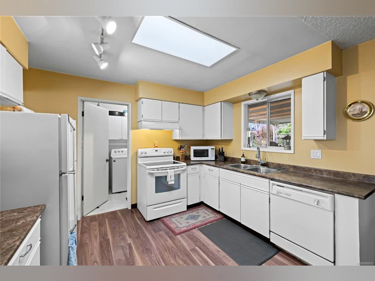 247 Cedar Street, Parksville, BC, V9P 1J1 - 5